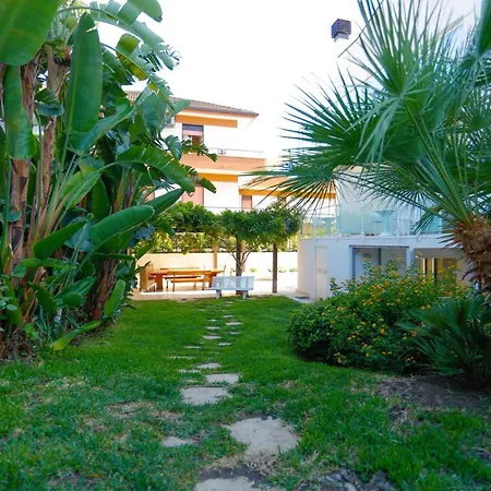 Path House - Etna & Sea View מלון דירות 4*