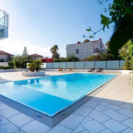 Path House - Etna & Sea View Aparthotel 4*