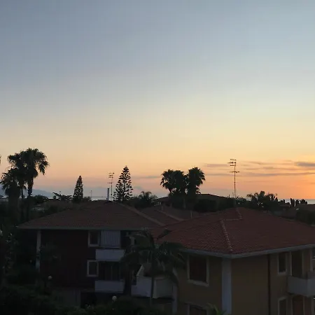 Aparthotel Path House - Etna & Sea View Riposto